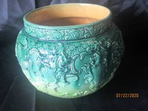 lot 264 image: LARGE CERAMIC POTTERY PLANTER&nbsp