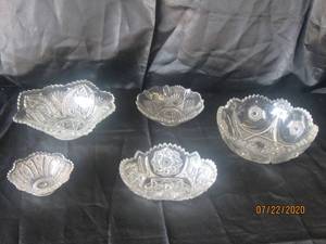 lot 272 image: TOTAL OF 5 VINTAGE HEAVY CUT PRESSED CLEAR GLASS SAW TOOTH&nbsp RIM ASSORTED BOWLS&nbsp