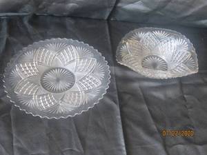 lot 277 image: DUO ANTIQUE PRESSED PATERN CLEAR GLASS MATCHING &nbsp FOOTED 11 PLATTERCAKE PLATE&nbsp &amp&nbsp 7 34  BANANA BOWL,DIAMOND &amp SUNBURST&nbsp 1800S VINTAGE EAPG&nbsp