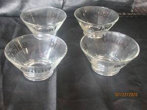 lot 297 image: TOTAL OF 4 VINTAGE HELVETICA CLEAR SALAD BOWLS 5  DIAMETER