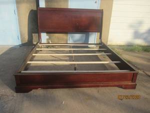 lot 298 image: CHERRY KING SIZE SLEIGH BED&nbsp-HEADBOAD,FOOT BOARD ,RAILS&nbsp