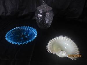 lot 301 image: 3 PC VINTAGE GLASS&nbsp-CLEAR GLASS LID JAR&nbsp- SAW TOOTH CANDYNUT&nbsp BOWLS&nbsp