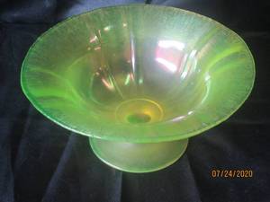 lot 302 image: &nbspIRIDESCENT PASTEL YELLOW OPALESCENT GLASS 10 DIAMETER FOOTED BOWL&nbsp