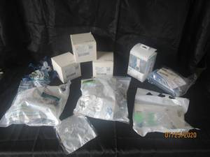lot 323 image: 10 PC RESPIRONICS LOT-FULL FACE MASKS- WISP MASK&nbsp-AIRFIT F20 MED-RP-M SERIES UNIVERSAL CHAMBER KITS-HUMIDIFICATION CHAMBERS&nbsp AND MORE SEE PICS&nbsp