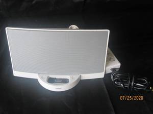 lot 326 image: BOSE SOUND DOCK DIGITAL MUSIC SYSTEM&nbsp