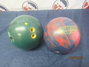 lot 369 image: DUO BOLWING BALLS WITH CARRY BAG&nbsp&nbsp- AMF DICK WEBER LEGACY&nbsp&nbsp- PREDATOR PURSUIT&nbsp
