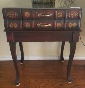 lot 2 image: ACCENT SIDE TABLE  (23W X 28 14 H X 19 D)