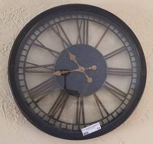 lot 11 image: ROUND WALL CLOCK ( 19.5 D)