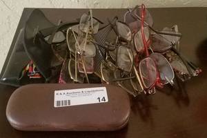 lot 14 image: LOT OF ASSORTED READING GLASSES