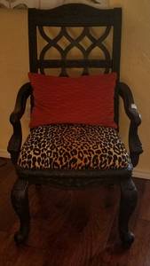 lot 29 image: ASHLEY FURNITURE ACCENT CHAIR WITH UPHOLSTERED SEAT (27 W x 26 D x 42 H)