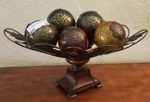 lot 36 image: TABLE TOP DECOR VASE WITH SPHERES ( 18 W X 9 12 H)