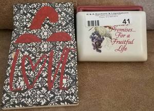 lot 41 image: LOT OF ASSORTED DECOR PIECES