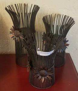 lot 49 image: SET OF TABLE TOP WIRE STYLE DECOR (10 H, 8.25 H, 7 H)