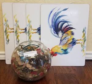 lot 56 image: ROUND GLASS VASE AND ROOSTER THEMED PLACE MATS