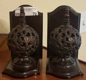 lot 72 image: LOT OF 2 BOOK ENDS