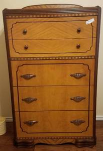 lot 90 image: VINTAGE MID-CENTURY CHEST OF DRAWERS (MATCHES LOT 89 AND 91) (32 W X 19 12 D X 54 12 H)