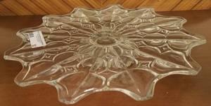 lot 93 image: FOOTED GLASS FLOWER SHAPED PLATTER (14.5 WIDE)