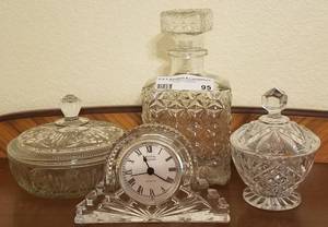 lot 95 image: LOT OF ASSORTED GLASS DECOR ITEMS