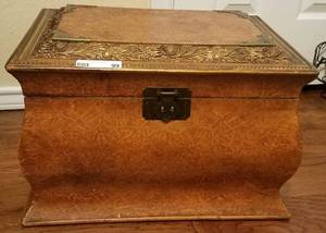 lot 99 image: BOMBAY STYLE CHEST STORAGE BOX (19W X 13.5D X 12.5H)