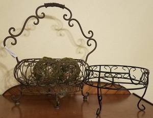 lot 101 image: LOT OF ASSORTED DECOR ITEMS