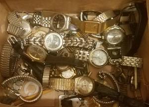 lot 128 image: LOT OF ASSORTED WATCHES (FOR PARTS OR REPAIR)