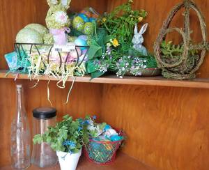 lot 169 image: LOT OF ASSORTED EASTER  SPRING DECOR