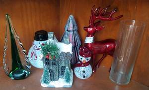 lot 170 image: LOT OF ASSORTED CHRISTMAS DECOR
