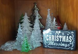 lot 172 image: LOT OF ASSORTED CHRISTMAS DECOR