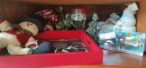 lot 174 image: LOT OF ASSORTED CHRISTMAS DECOR