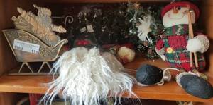 lot 175 image: LOT OF ASSORTED CHRISTMAS DECOR