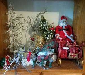 lot 178 image: LOT OF ASSORTED CHRISTMAS DECOR