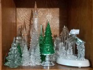 lot 179 image: LOT OF ASSORTED CHRISTMAS DECOR