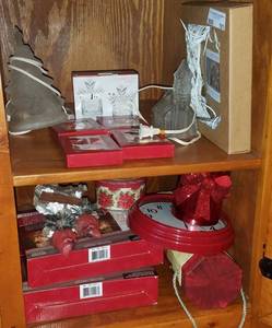 lot 181 image: LOT OF ASSORTED CHRISTMAS DECOR