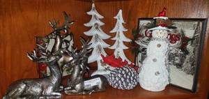 lot 183 image: LOT OF ASSORTED CHRISTMAS DECOR