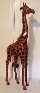 lot 186 image: LARGE SIZE GIRAFFE SCULPTURE (42.5H X 12W)