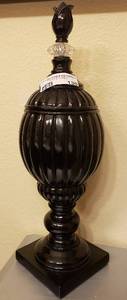 lot 130 image: LIDDED DECOR VASE (18H)