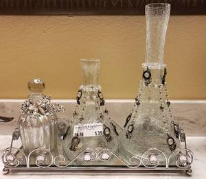 lot 139 image: LOT OF CRACKLED GLASS STYLE DECANTERS WITH TRAY (12 H, 8 H, 6 H)