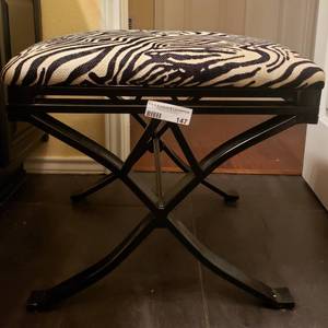 lot 147 image: VANITY-STYLE CUSHIONED SEAT STOOL  BENCH WITH METAL BASE (19 W x 19 D x 17 H)