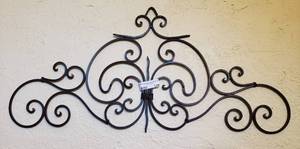 lot 329 image: METAL WALL DECOR PIECE (35 W x 16.5 H)
