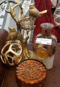 lot 337 image: LOT OF ASSORTED HOME DECOR