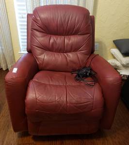 lot 340 image: LEATHER LIKE RECLINER WITH CONTROLS