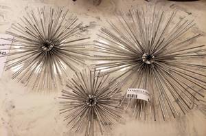 lot 141 image: LOT OF 3 ASSORTED SIZE METAL STARBURST DECOR SCULPTURES