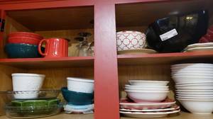 lot 391 image: LARGE LOT OF ASSORTED DISHES
