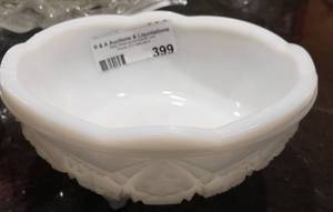 lot 399 image: MILK GLASS STYLE BOWL