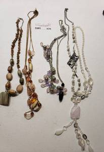 lot 429 image: LOT OF ASSORTED FASHION NECKLACES