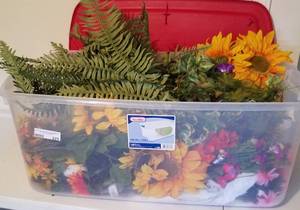 lot 225 image: LOT OF ASSORTED FLORAL BUNDLES