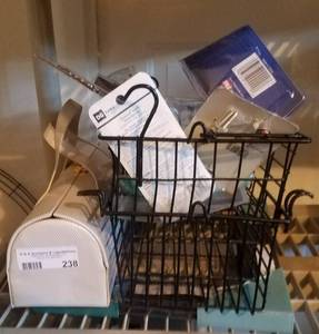 lot 238 image: LOT OF ASSORTED MISCELLANEOUS ITEMS