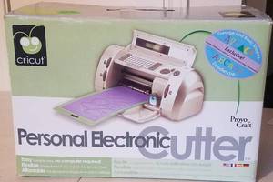 lot 243 image: CRICUT PERSONAL ELECTRONIC CUTTER  SYSTEM IN BOX