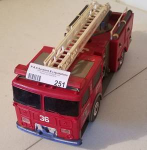 lot 251 image: VINTAGE FIRE ENGINE TOY TRUCK