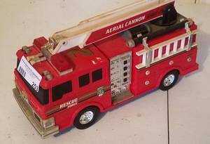 lot 253 image: VINTAGE FIRE ENGINE TOY TRUCK